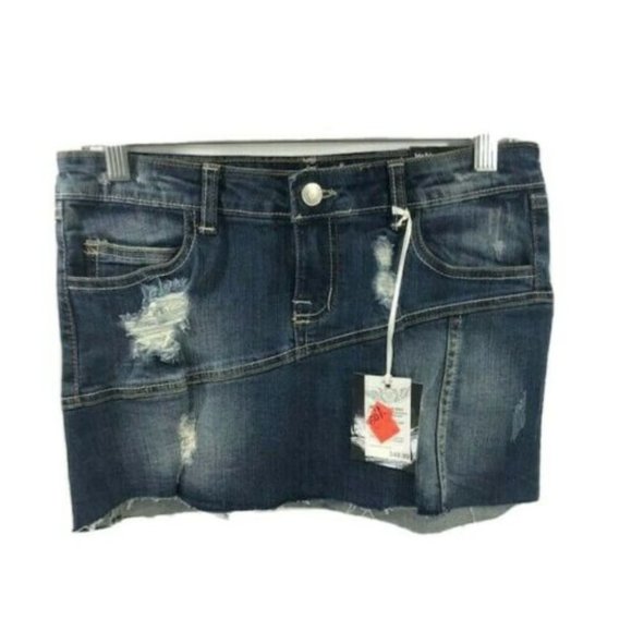 Soho Babe Junior's Demin Blue Skirt Distressed 3 Pockets Frayed Hem Size Small - Picture 1 of 5